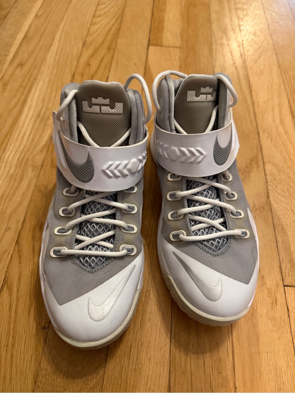 Nike LeBron Soldier Gray/White Mid-Top Basketball Sneakers Kids US 6.5Y
